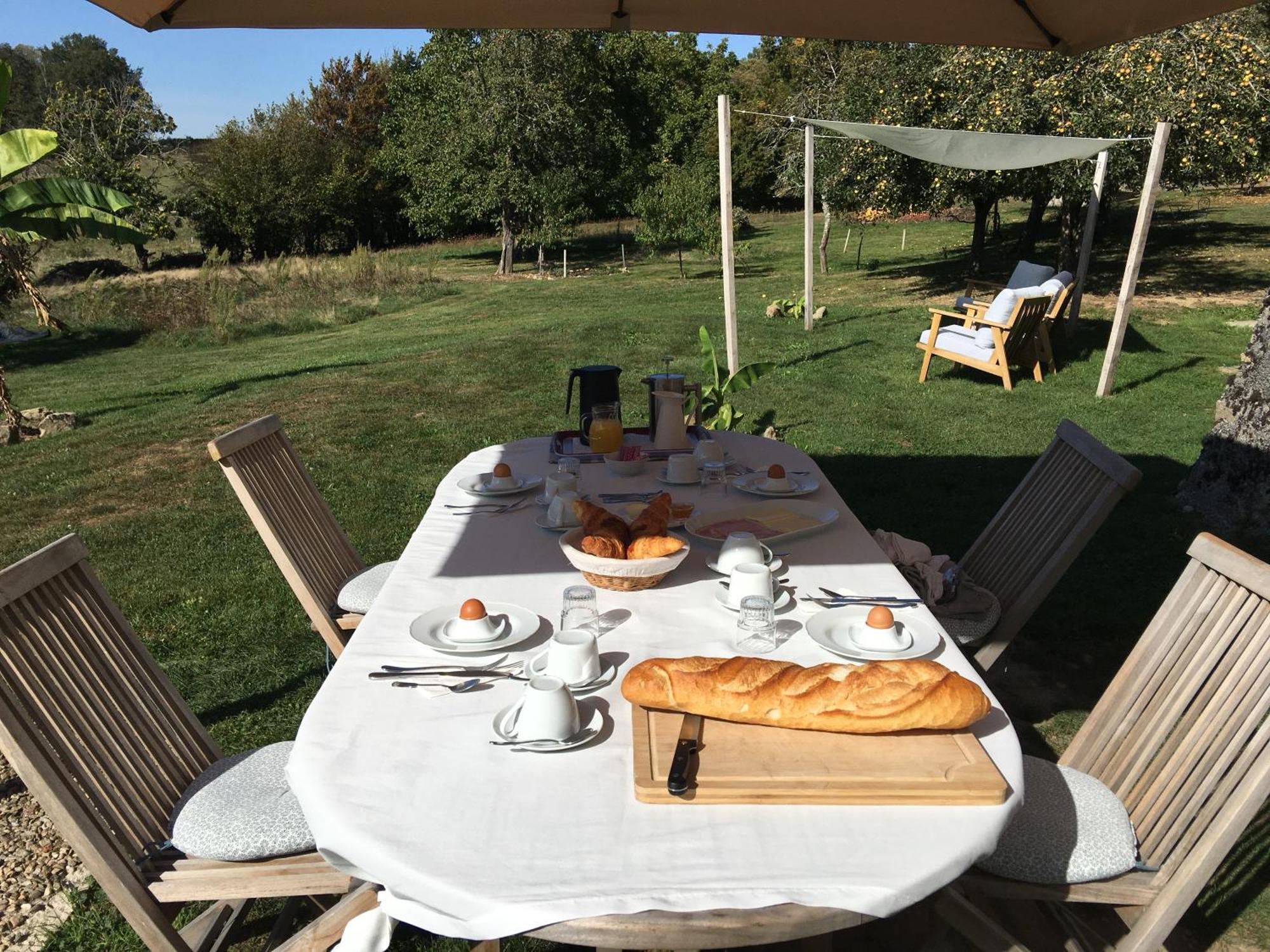 Bed and Breakfast La Mirabelle Saint-Pierre-de-Fursac Exterior foto